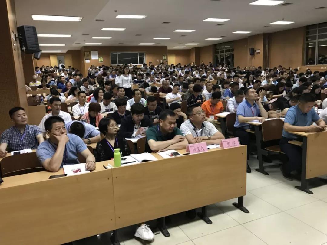 刘春华受邀授课中国人民大学百年明德讲堂：宵衣旰食，朝乾夕惕